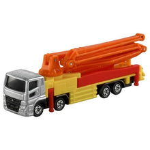 Load image into Gallery viewer, Tomica No. 127 Mitsubishi fuso super great concrete pumping truck
