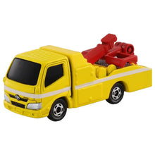Load image into Gallery viewer, Tomica No. 5 Toyota DYNA Wrecker truck
