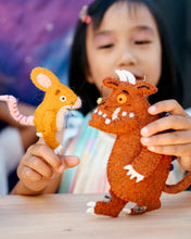 Load image into Gallery viewer, Tara Treasures ‘The Gruffalo’ Finger Puppets