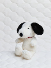 Load image into Gallery viewer, Snoopy Plush 17cm in Fuzzy Cream