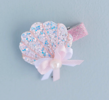 Load image into Gallery viewer, Great Pretenders Sparkle Shell Hair Clip