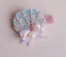 Load image into Gallery viewer, Great Pretenders Sparkle Shell Hair Clip