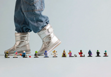 Load image into Gallery viewer, Lego Minifigures Series 26 Space 71046