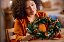 Load image into Gallery viewer, Lego Icons Christmas Wreath 10340