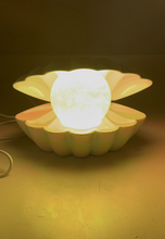 Load image into Gallery viewer, Clam Shell Pearl Lamp