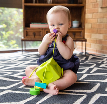 Load image into Gallery viewer, Fat Brain Toys Oombee Cube