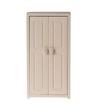 Load image into Gallery viewer, Maileg Closet Mouse Cream
