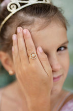 Load image into Gallery viewer, Great Pretenders Snowflake Necklace and Ring
