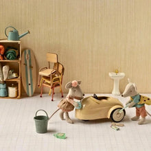 Load image into Gallery viewer, Maileg Mouse Car Wheat
