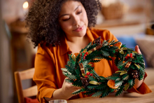 Load image into Gallery viewer, Lego Icons Christmas Wreath 10340
