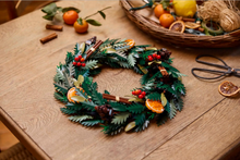 Load image into Gallery viewer, Lego Icons Christmas Wreath 10340
