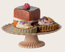 Load image into Gallery viewer, Maileg Cake &amp; Cake Stand
