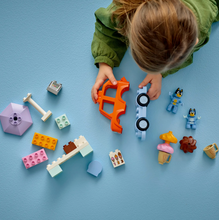 Load image into Gallery viewer, Lego Duplo Ice Cream Trip with Bluey 10458
