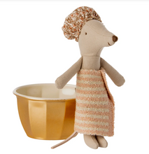 Load image into Gallery viewer, Maileg Wellness Mouse Big Sisiter
