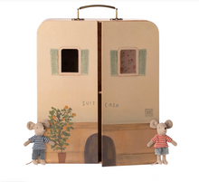 Load image into Gallery viewer, Maileg SuitCasa Portable House &amp; Louie Max and Stella
