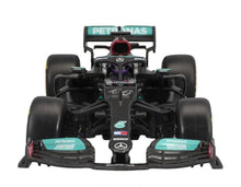 Load image into Gallery viewer, Maisto 1:24 Formula 1 Racing Mercedes AMG
