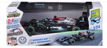 Load image into Gallery viewer, Maisto 1:24 Formula 1 Racing Mercedes AMG
