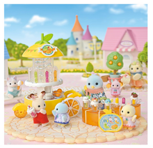 Load image into Gallery viewer, Sylvanian Families Citrus Bird Juice Stand
