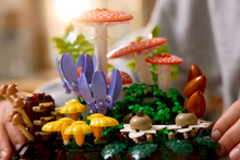 Load image into Gallery viewer, LEGO Botanicals Woodland Mushrooms 11505
