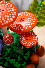 Load image into Gallery viewer, LEGO Botanicals Woodland Mushrooms 11505
