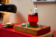 Load image into Gallery viewer, LEGO Ideas Peanuts: Snoopy's Doghouse 21368
