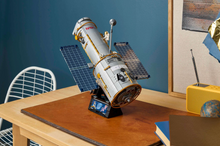Load image into Gallery viewer, Hubble Space Telescope 11382
