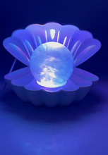 Load image into Gallery viewer, Clam Shell Pearl Lamp
